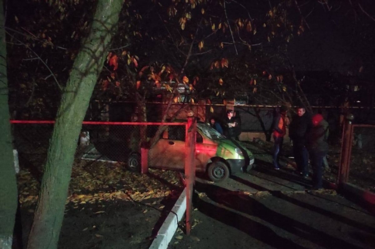 21-летний водитель погиб после столкновения с деревом в Ростовской области