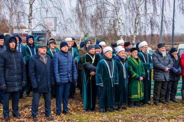 Мероприятие по старту строительства мечети и храма в Нижнекамске. 