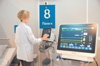 В одном из корпусов резервного госпиталя в Сокольниках действует тренировочный полигон, он создан для будущих сотрудников ССК.