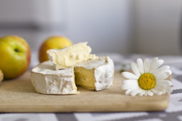 Сыр камамбер начали производить в ноябрьском сельхозкомплексе.