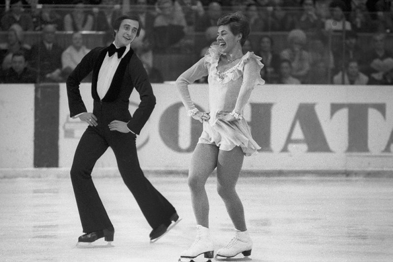1974 г. Многократные чемпионы в танцах на льду фигуристы Александр Горшков и Людмила Пахомова.