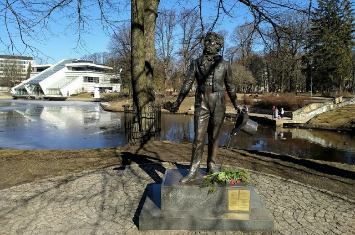 Потомок Пушкина отреагировал на осквернение памятника поэту в Риге