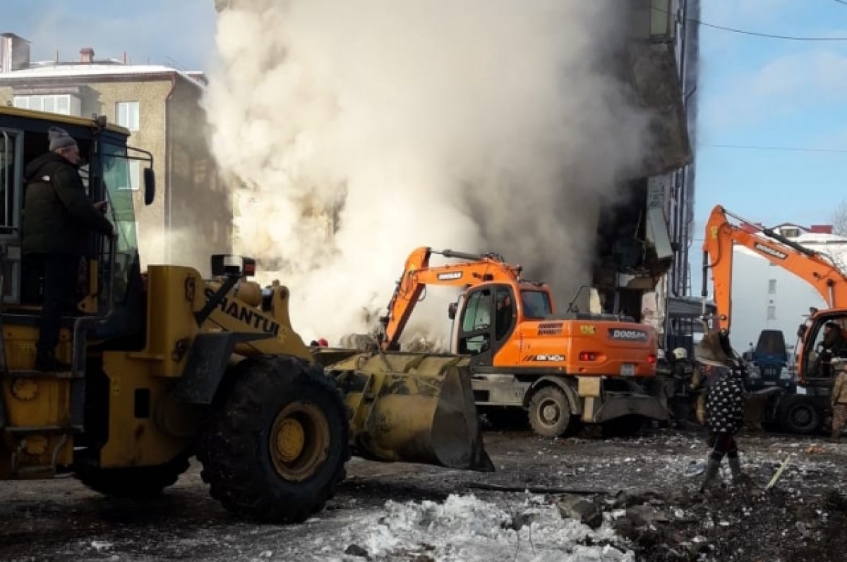 Число жертв взрыва газа в доме на Сахалине достигло восьми человек