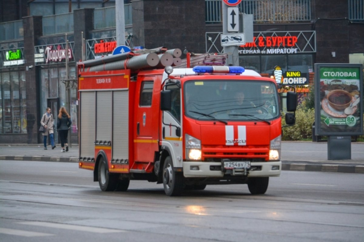 В Москве горит здание в районе площади трех вокзалов