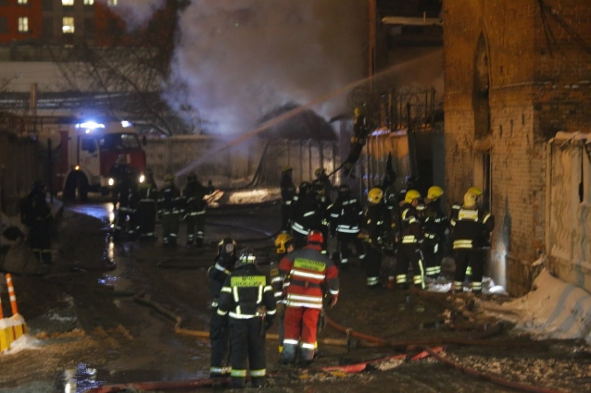 Число погибших при пожаре на складе в Москве возросло до шести человек