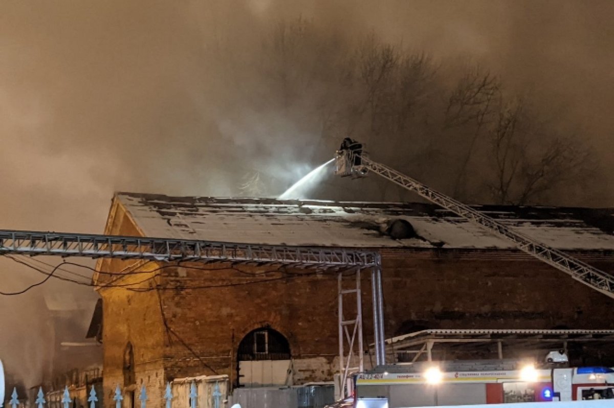 В СК сообщили о причинах пожара на цветочном складе в Москве