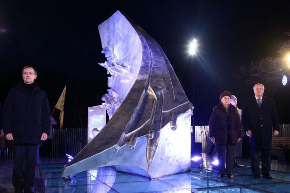 В Ростове открыли памятник двум лётчикам-героям