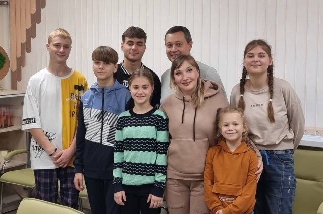 Семья Артёма и Натальи всегда была немаленькой, а потом её пополнили ещё шестеро детей из Донецка.