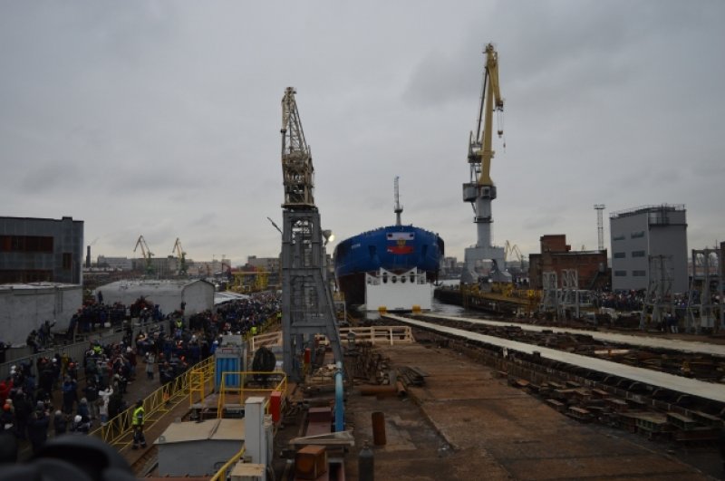 В Петербурге на воду торжественно спустили атомный ледокол «Якутия».
