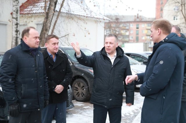 Михаил Евраев лично инспектировал ход работ на многих объектах.