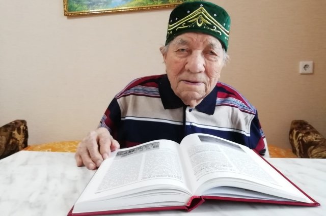 В свои 103 года Иван Васильевич Ермолаев сохранил способность искренне улыбаться и радоваться жизни. 