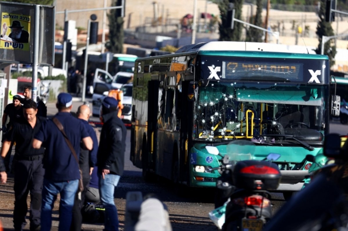 СМИ сообщили об одном погибшем после взрывов в Иерусалиме