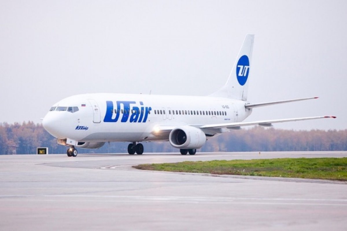 Utair москва. Самолет ЮТЭЙР. Суперджет ЮТЭЙР. Самолет ЮТЭЙР из Сургута. Самолет Нальчик Москва.