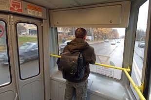В Казани после ледяного дождя не все трамваи вышли на линию.