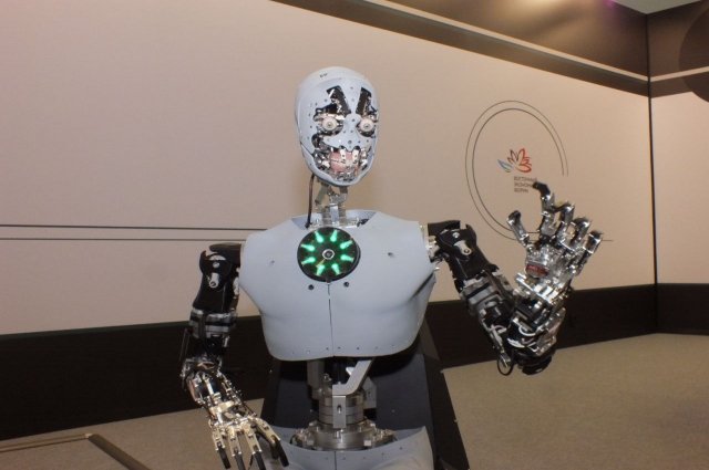 Робот с искусственным интеллектом (AI-робот) от Сбера способен делать до 3 млн звонков в день.