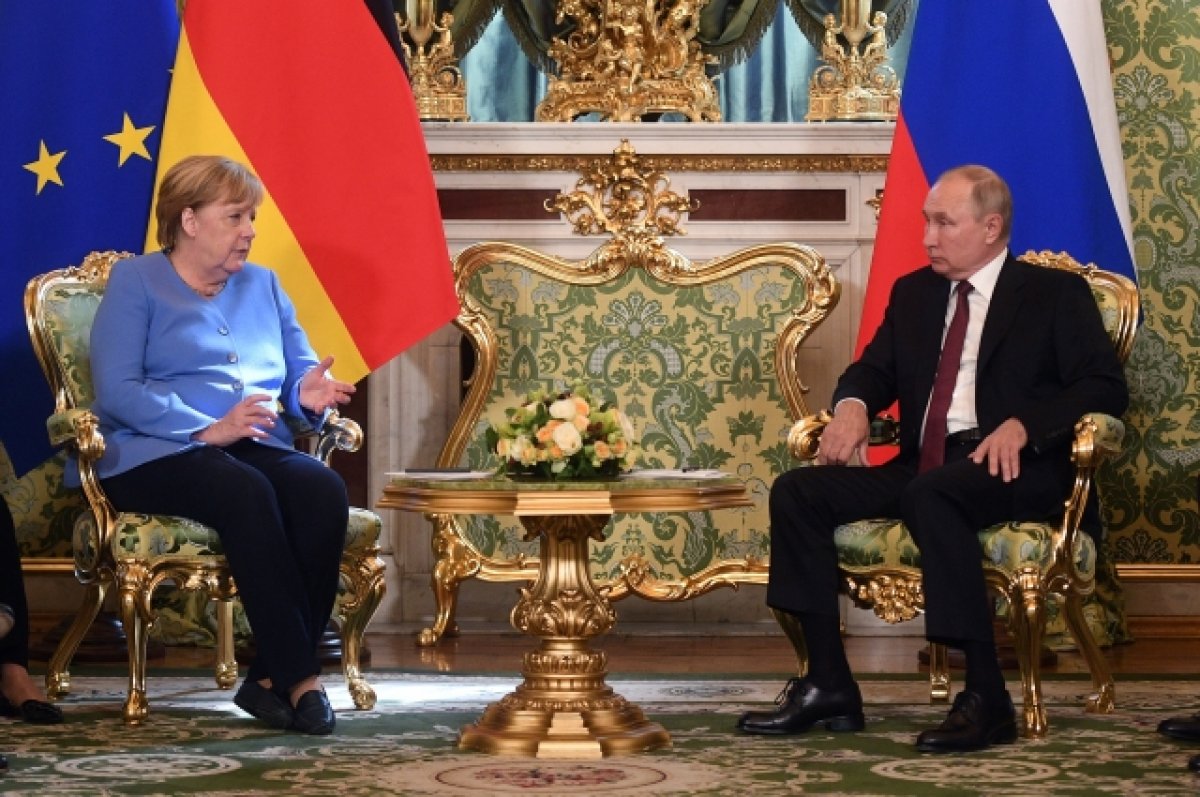 Меркель заявила, что ей помешали установить диалог с Путиным до СВО