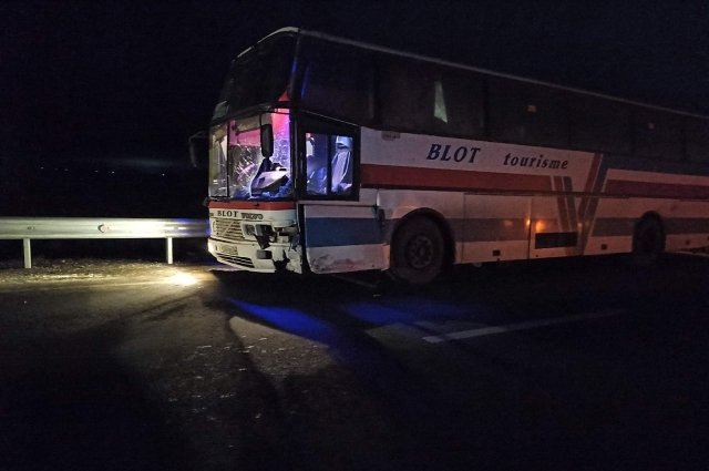 В Соль-Илецком ГО автобус сбил насмерть водителя «Приоры» и трактора.