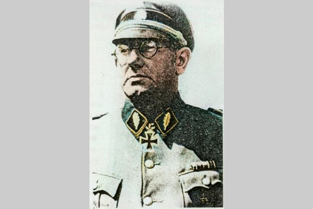 Последний командующий дивизией СС «Мертвая голова» Гельмут Беккер.