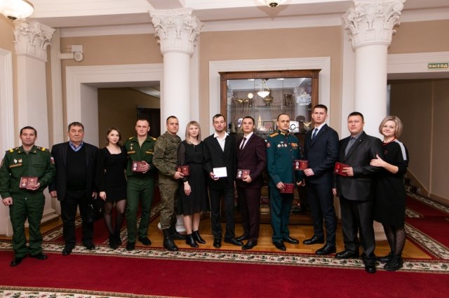 Оренбургских военнослужащих-участников СВО наградили за отвагу и героизм.