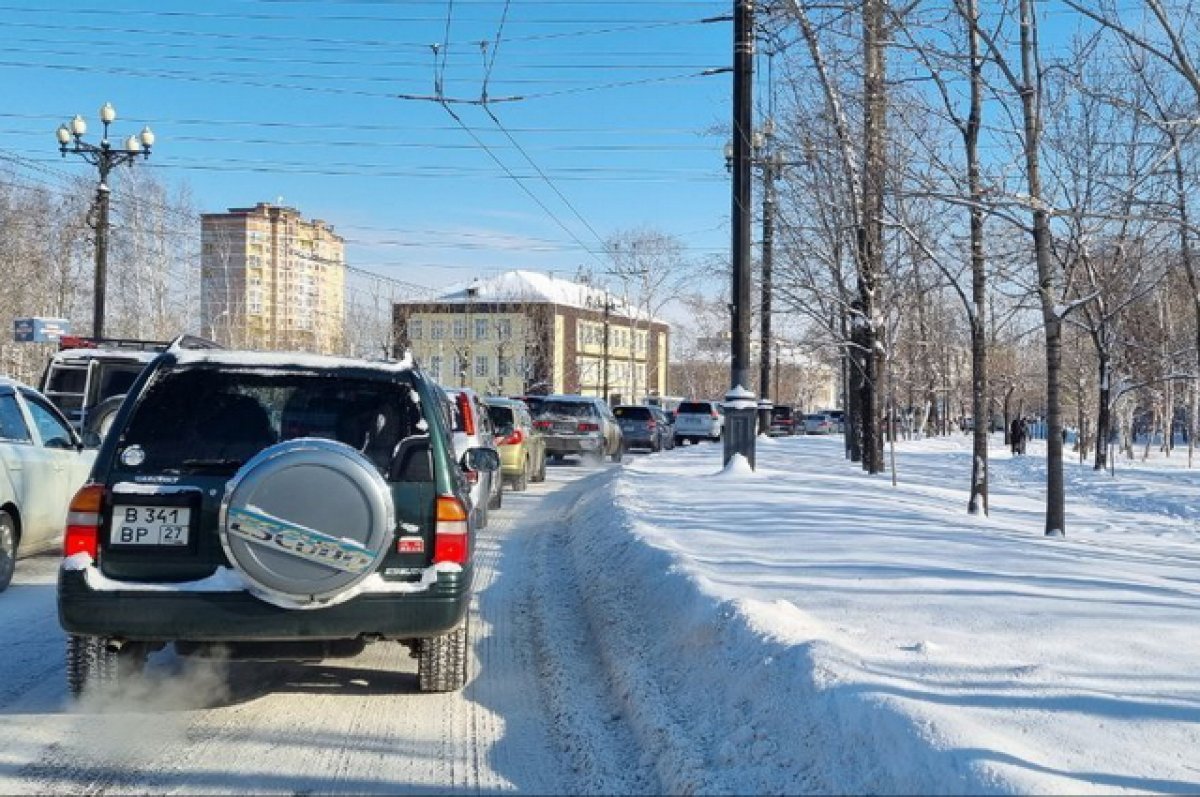 После циклона дороги Хабаровска остаются скользкими и засыпанными снегом |  АиФ Хабаровск