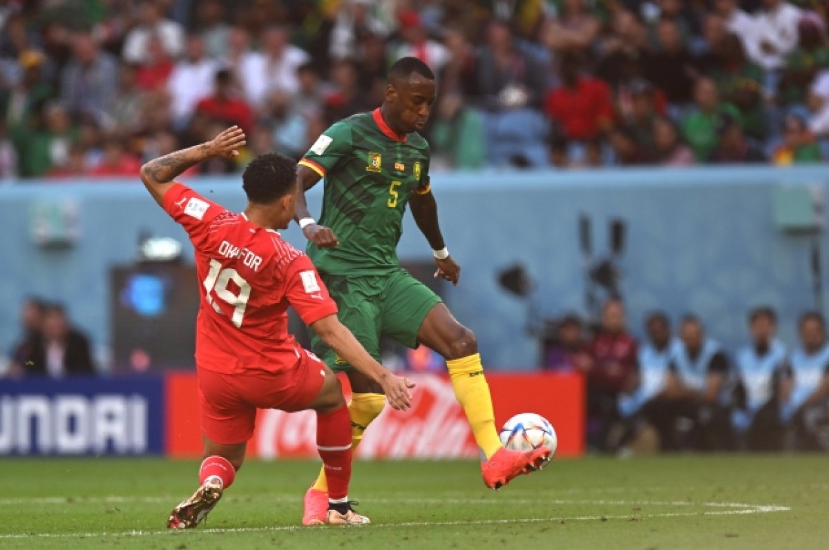 ФИФА не накажет камерунца Ондуа, надевшего бутсы с флагом РФ на ЧМ в Катаре