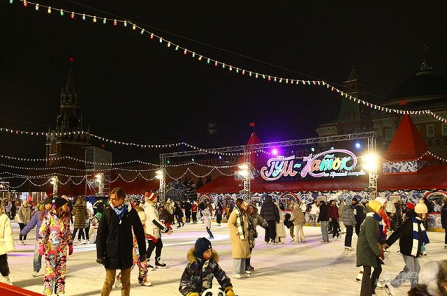 ГУМ-Каток на Красной площади открылся
