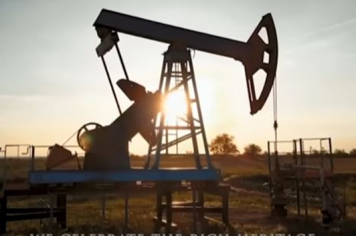 Bloomberg: цена российской нефти марки Urals упала ниже $52 за баррель