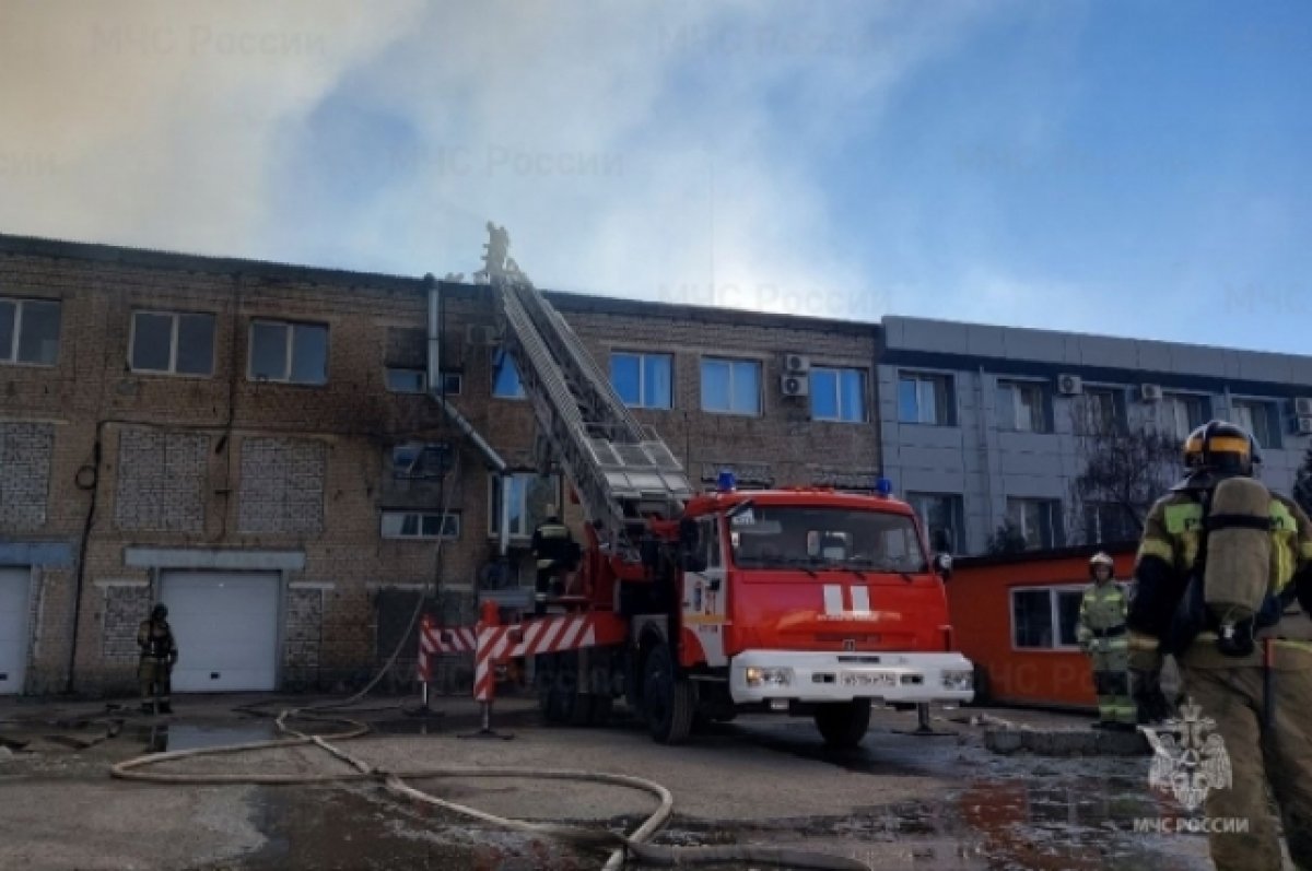 Волгоград возгорание. Пожар в Кировском районе Волгограда. Пожар на предприятии. МЧС пожар. Пожар в Волгограде сейчас.