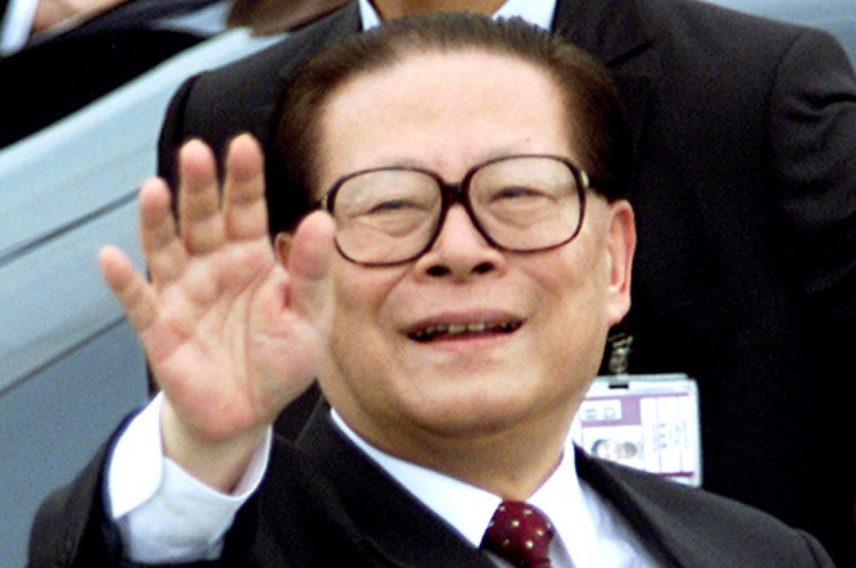 Умер настоящий коммунист. Чем Китай по гроб жизни обязан Цзян Цзэмину?