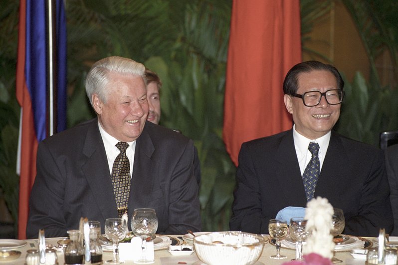 1996 год, президент РФ Борис Николаевич Ельцин и Председатель КНР Цзян Цзэминь.