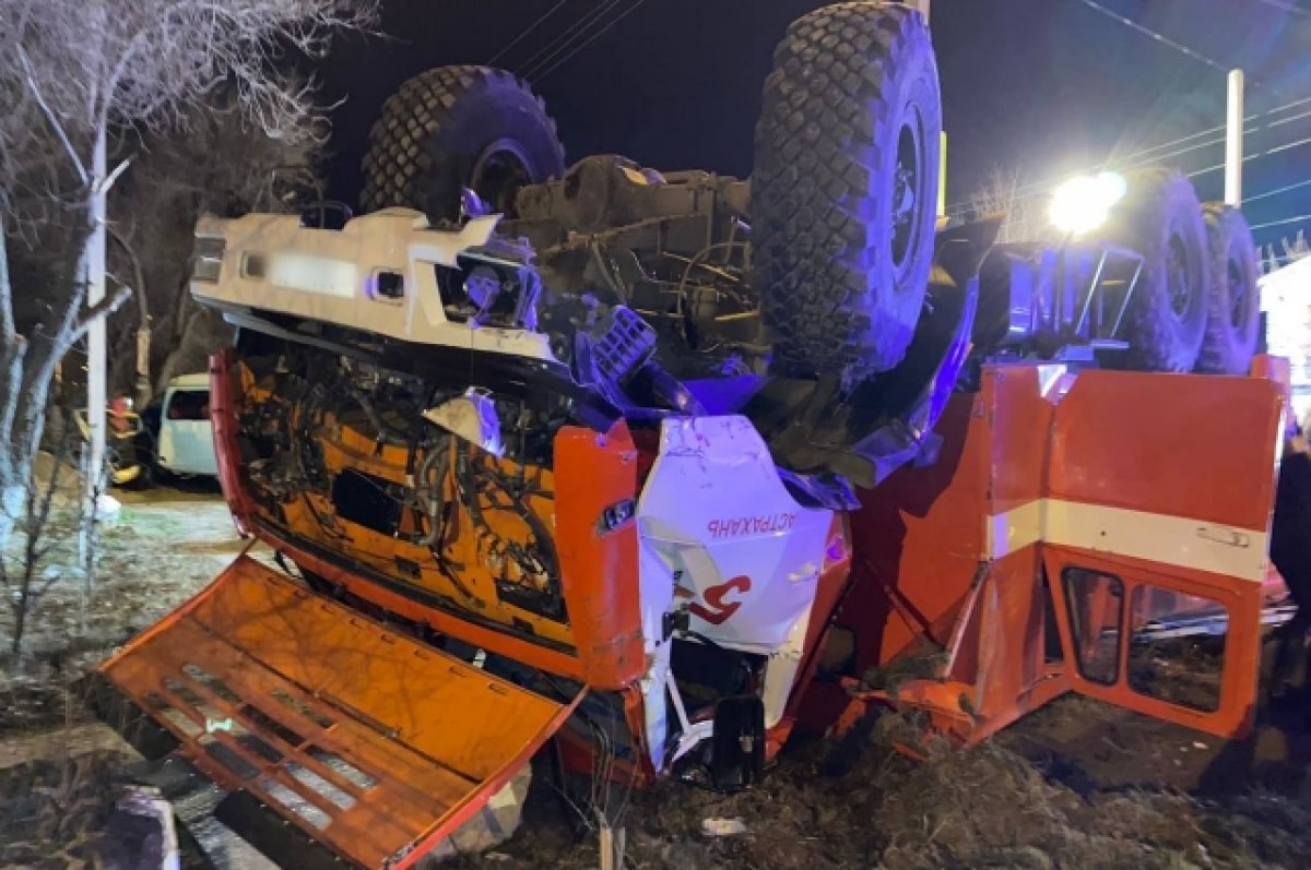В ДТП с маршруткой в Астрахани погиб человек, еще 10 пострадали