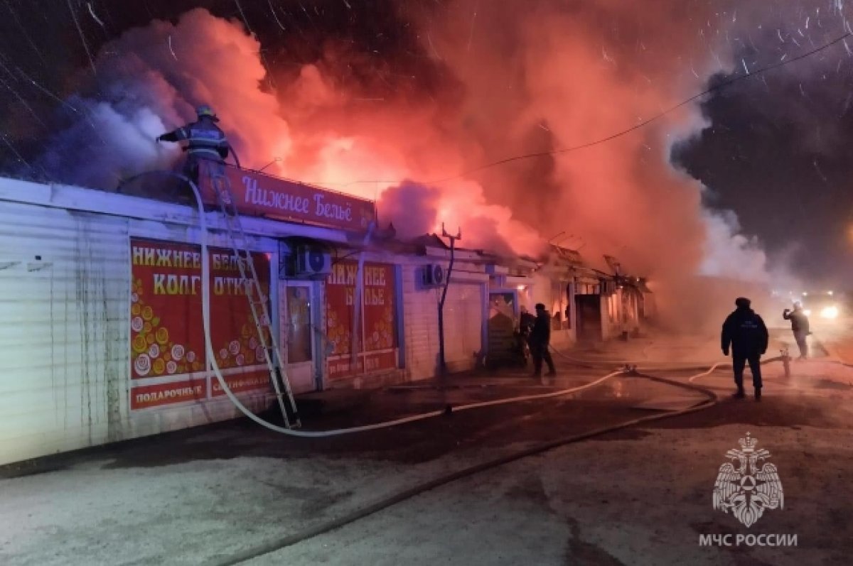 В Минусинске произошел крупный пожар возле рынка