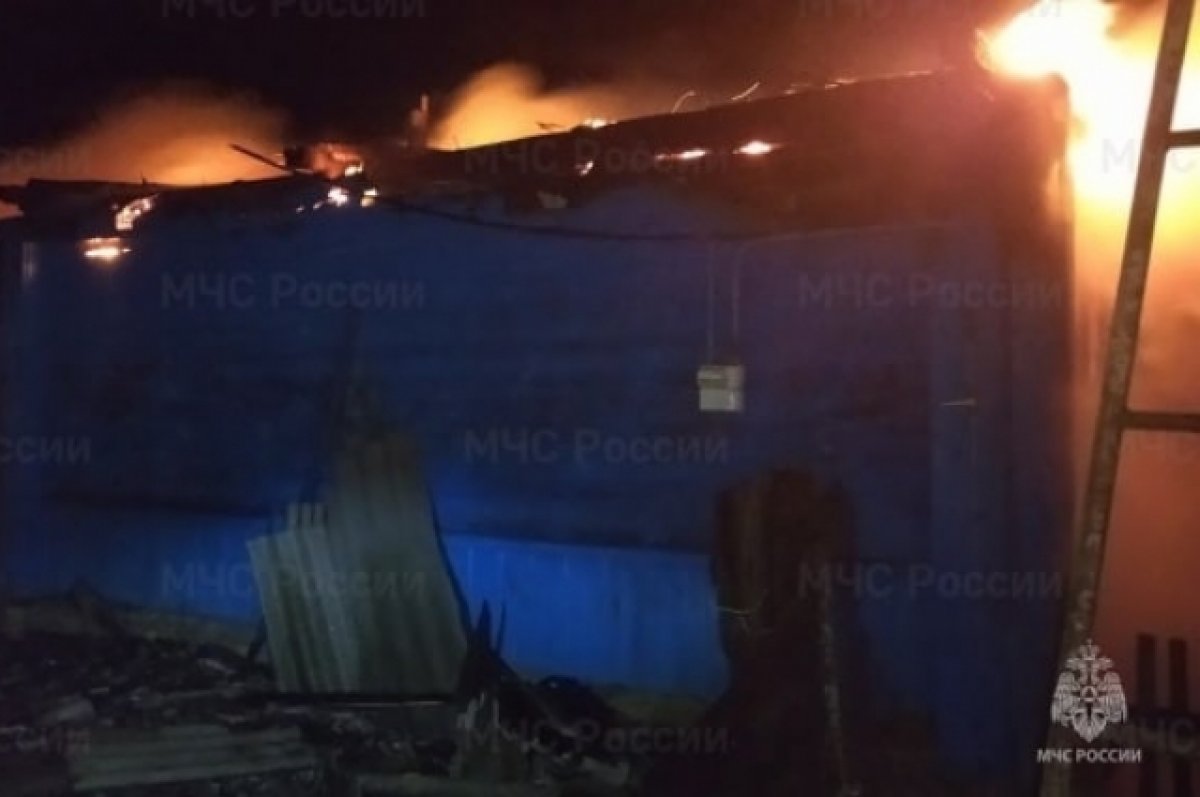 В Почепском районе Брянщины загорелся жилой дом