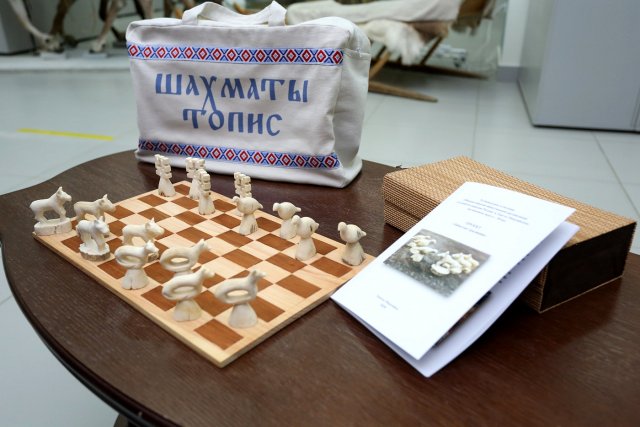 Картина рассказывает о развитии шахматного спорта в округе 