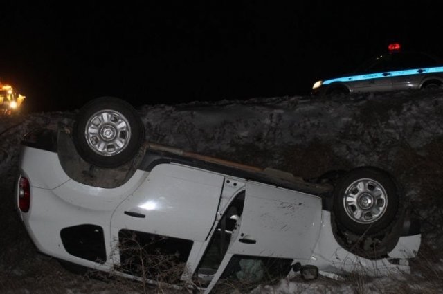 В Гайском ГО грузовик столкнул Renault Duster с дороги в кювет.
