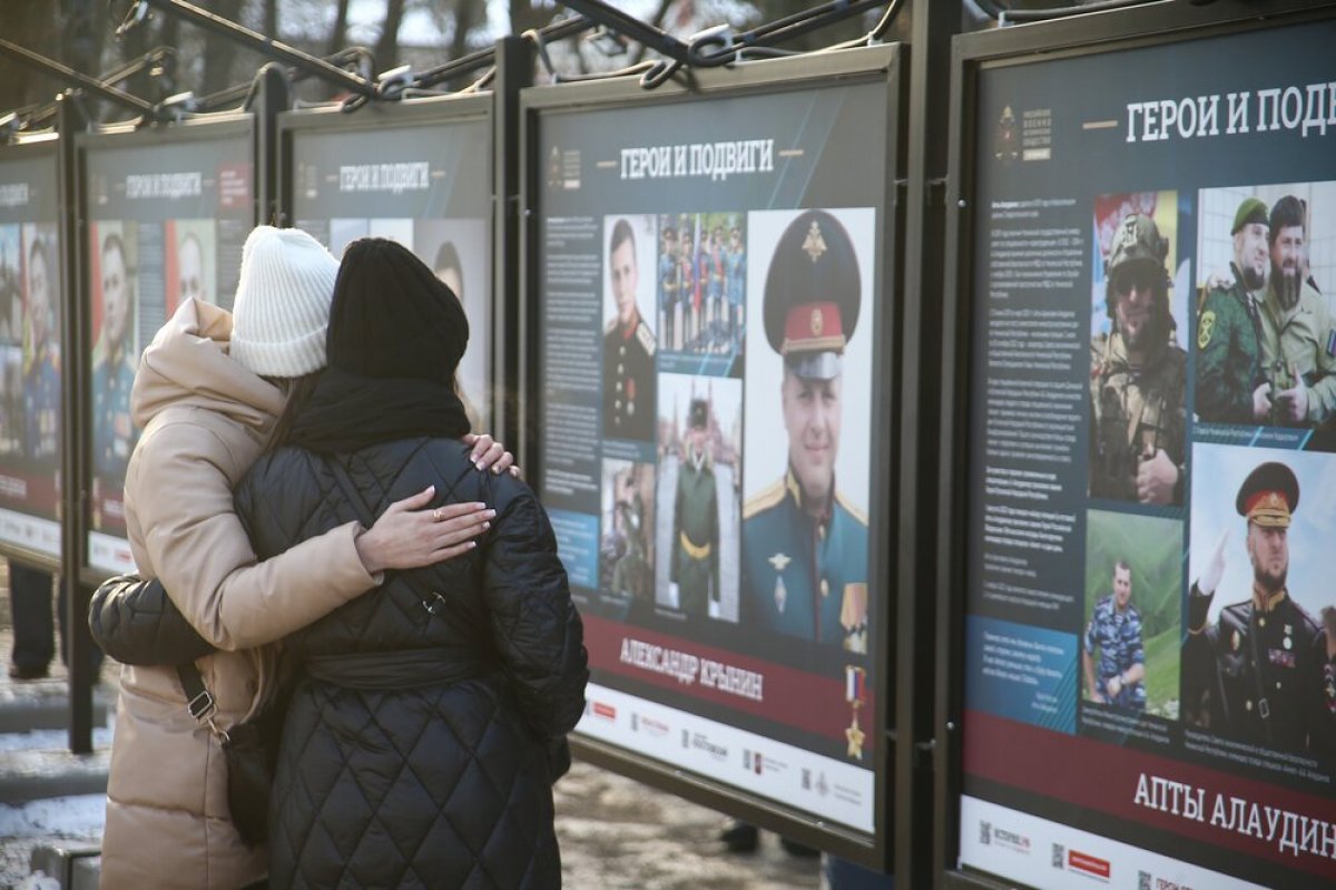 Герои и подвиги. В Москве открыли фотовыставку об участниках спецоперации