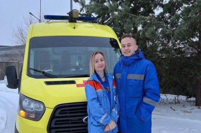 Фельдшеры скорой Виктория Николаева и Назир Ишмакаев вовремя помогли ребёнку. 