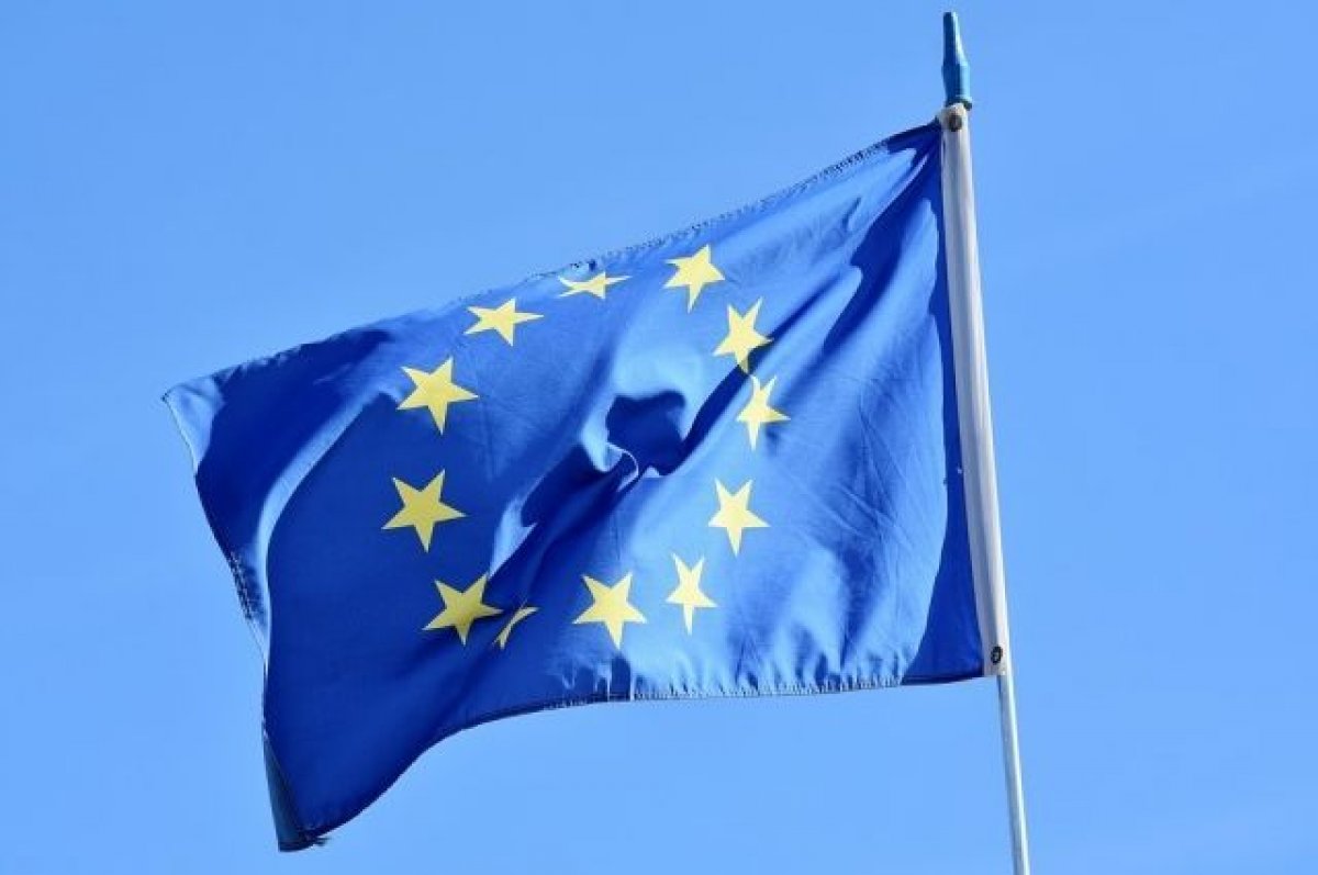 ЕС официально подтвердил решение по введению потолка цен на нефть из РФ