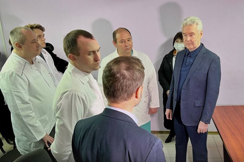 В Луганске Сергей Собянин встретился с московскими врачами.