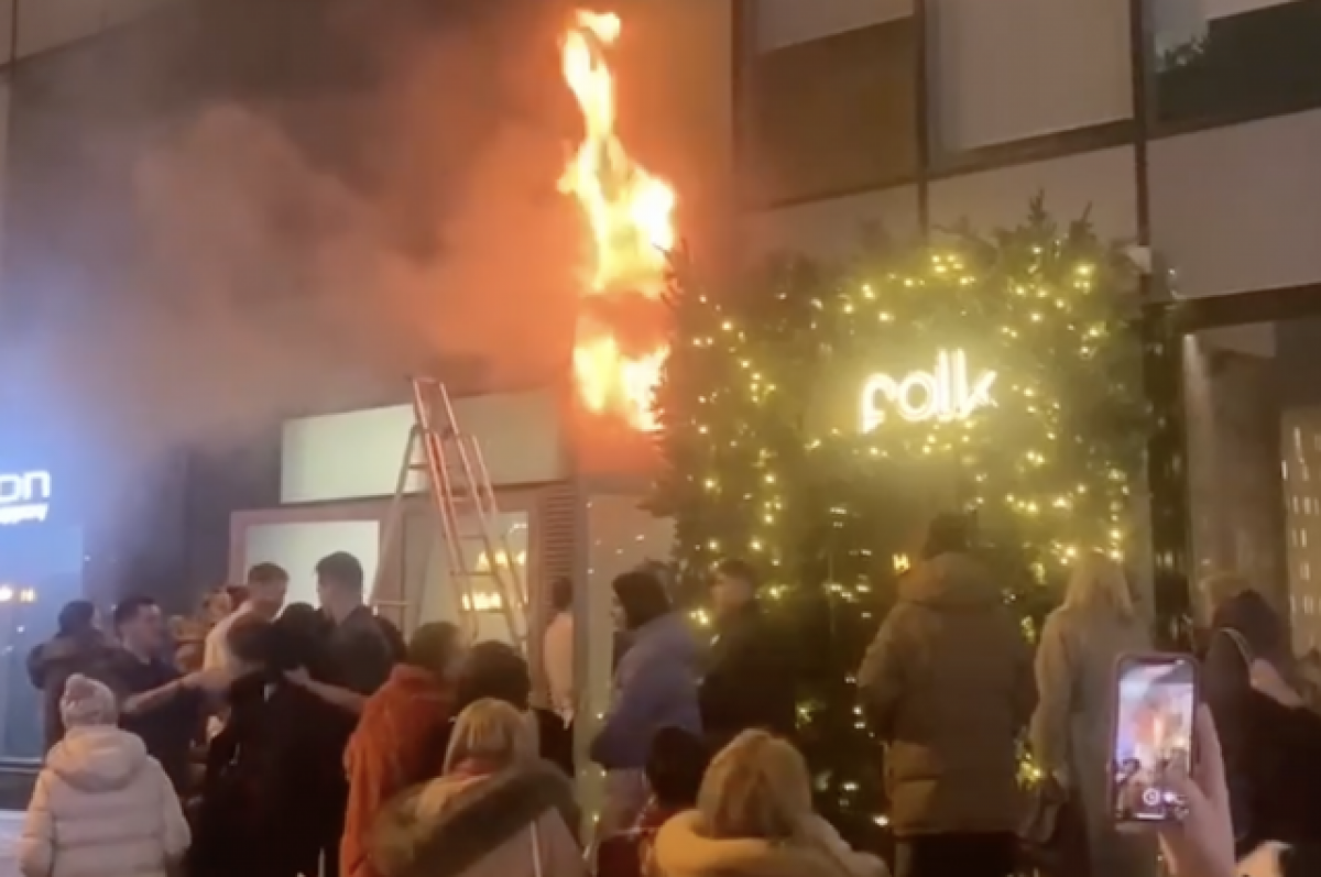 Посетителей ресторанов эвакуировали из-за пожара на Цветном бульваре