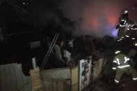 В Оренбурге на ночном пожаре погибла семья с детьми.