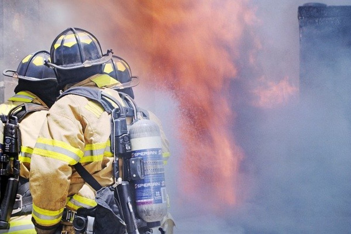 Четыре человека погибли при пожаре в частном доме в Оренбурге