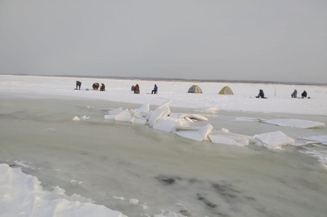 В Енисейске с реки Енисей из-за угрозы отрыва льдины эвакуировали 13 человек.