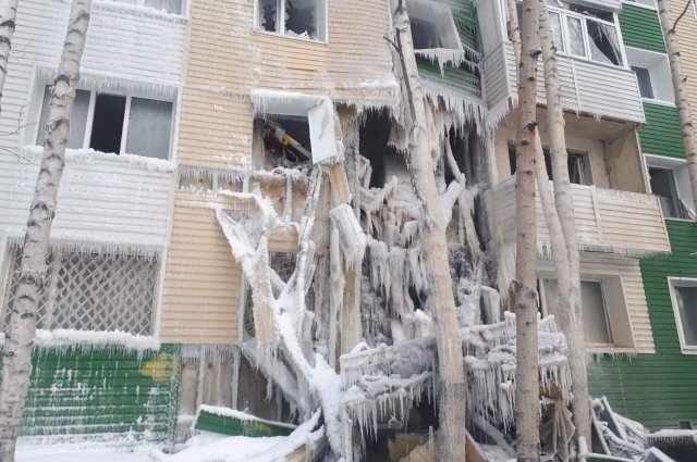 Последствия взрыва газа в жилом доме в Нижневартовске