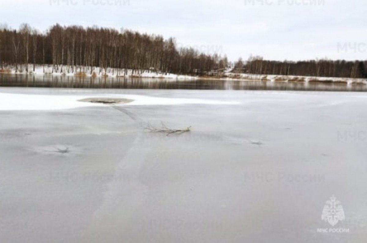 Четыре человека провалились под лед на водоемах Брянщины
