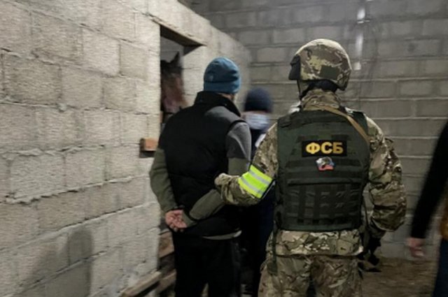 По данным ФСБ, осужденный планировал устроить террористический акт против представителей власти.