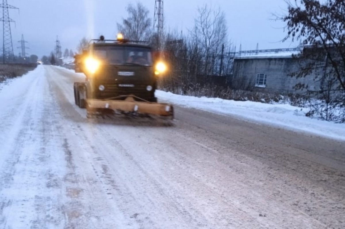 178 дорожных машин вышли на борьбу с последствиями снегопада на Брянщине