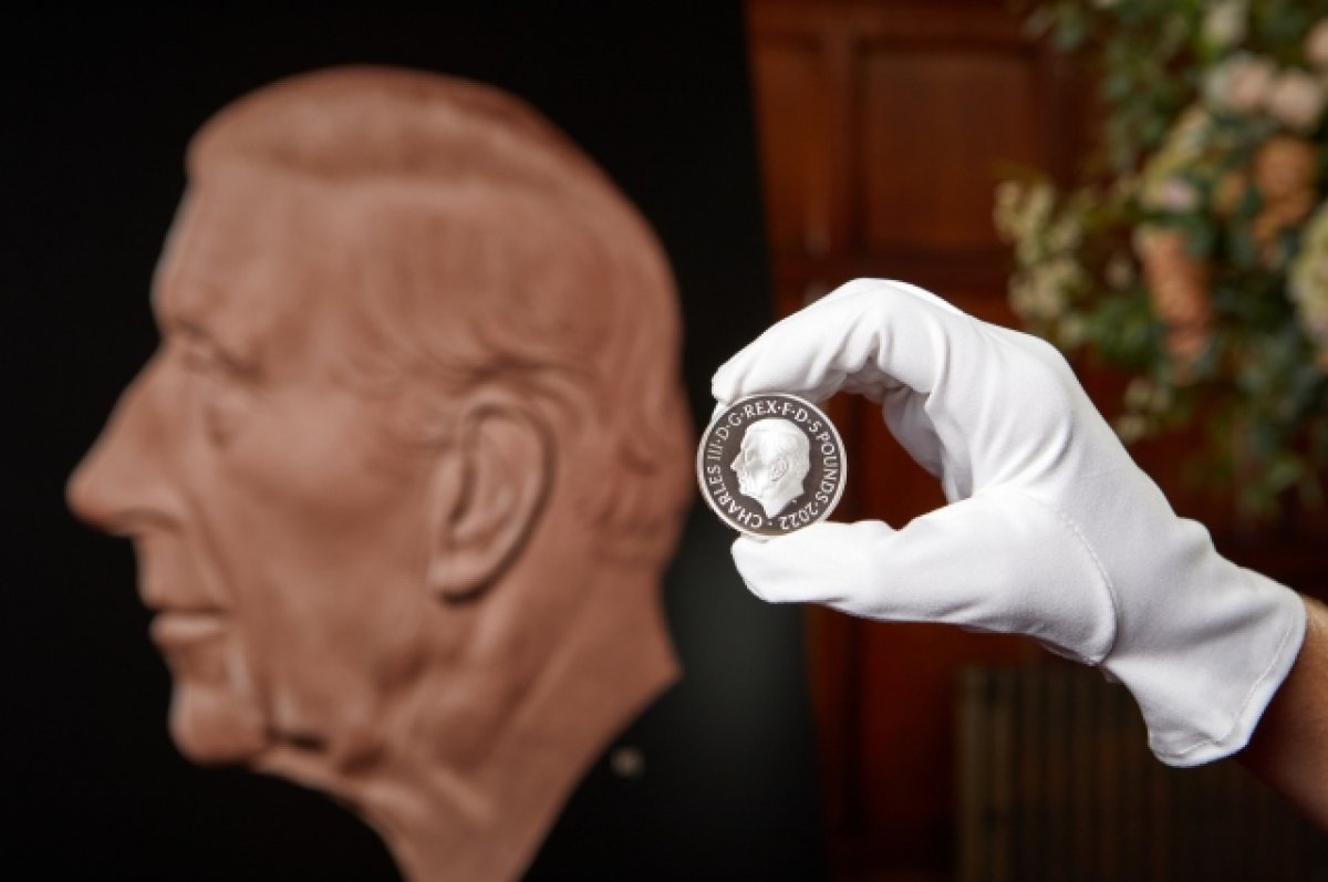 В Великобритании выпустили в обращение монеты с изображением Карла II
