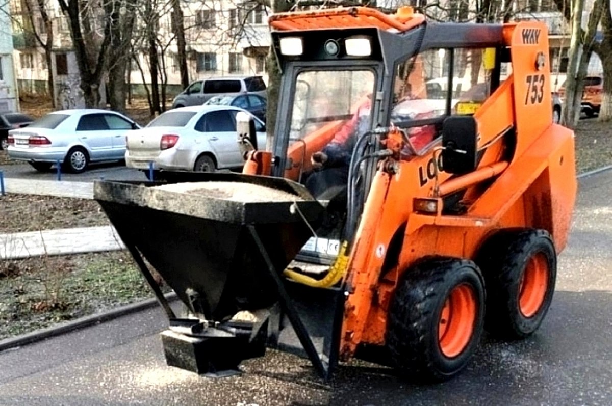 Власти Ростова отчитались о противогололёдной обработке дорог и тротуаров