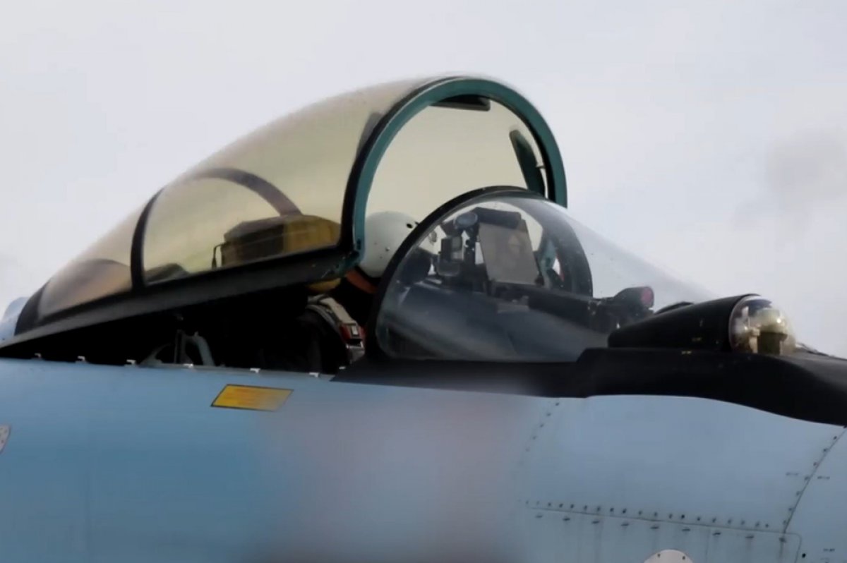 Истребители Су-35С уничтожили украинский военный самолёт